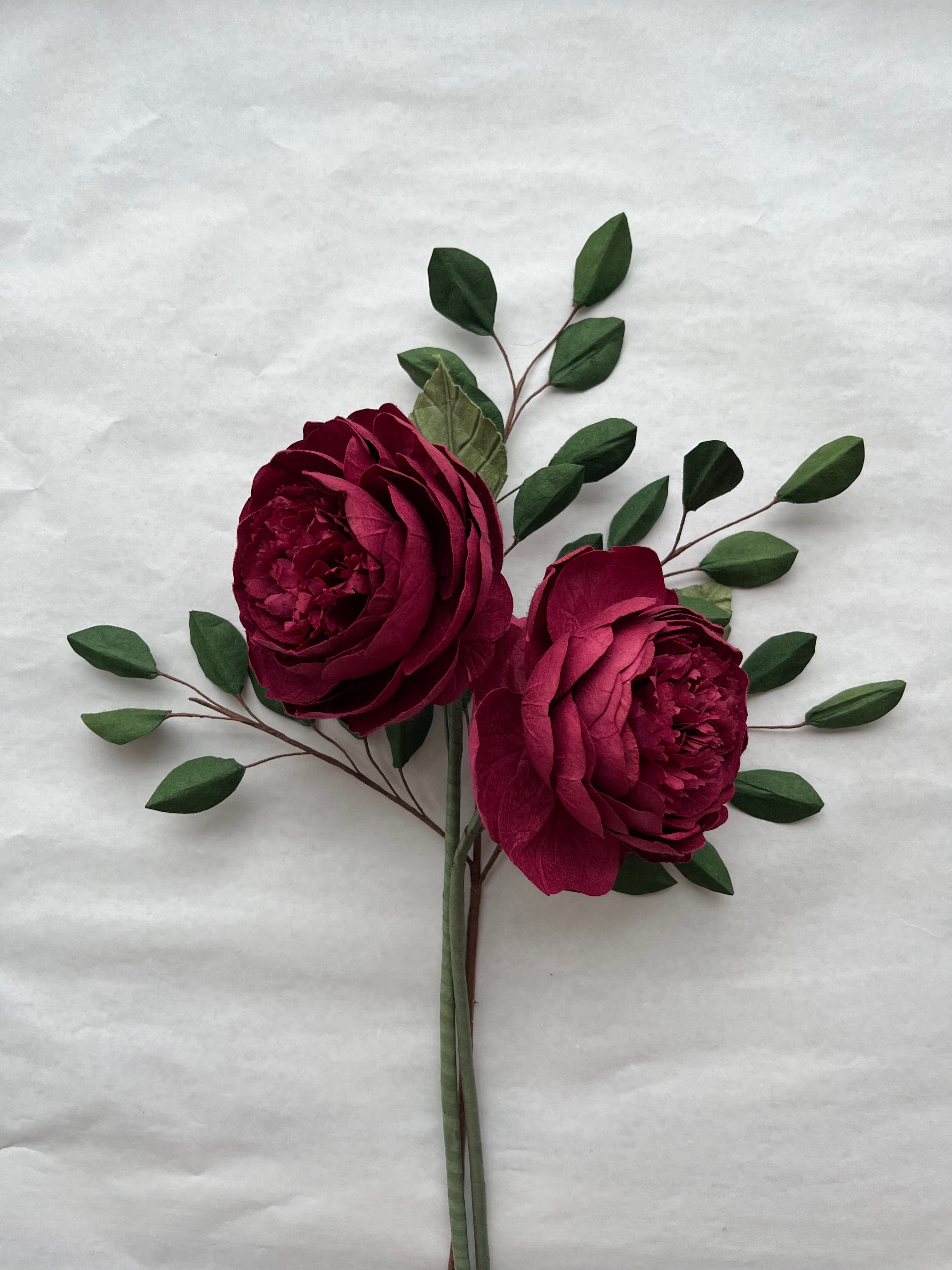 Evighedsbuket med Grønne Blade og Pæoner